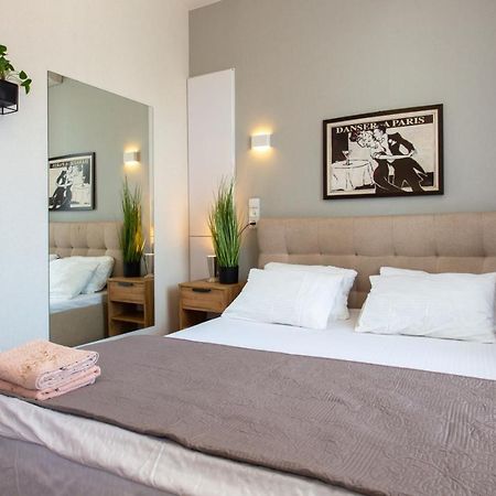 חארקיב Modern Studio Beside Metro Yaroslava Mudroho, Universytet - Chernyshevska Str 95-7 מראה חיצוני תמונה