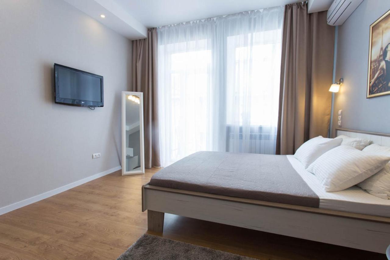 חארקיב Modern Studio Beside Metro Yaroslava Mudroho, Universytet - Chernyshevska Str 95-7 מראה חיצוני תמונה