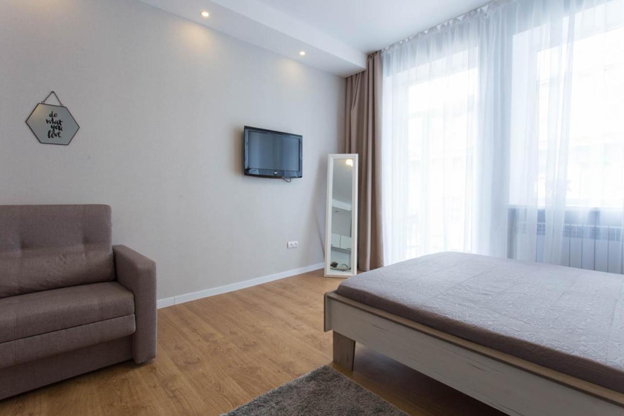 חארקיב Modern Studio Beside Metro Yaroslava Mudroho, Universytet - Chernyshevska Str 95-7 מראה חיצוני תמונה